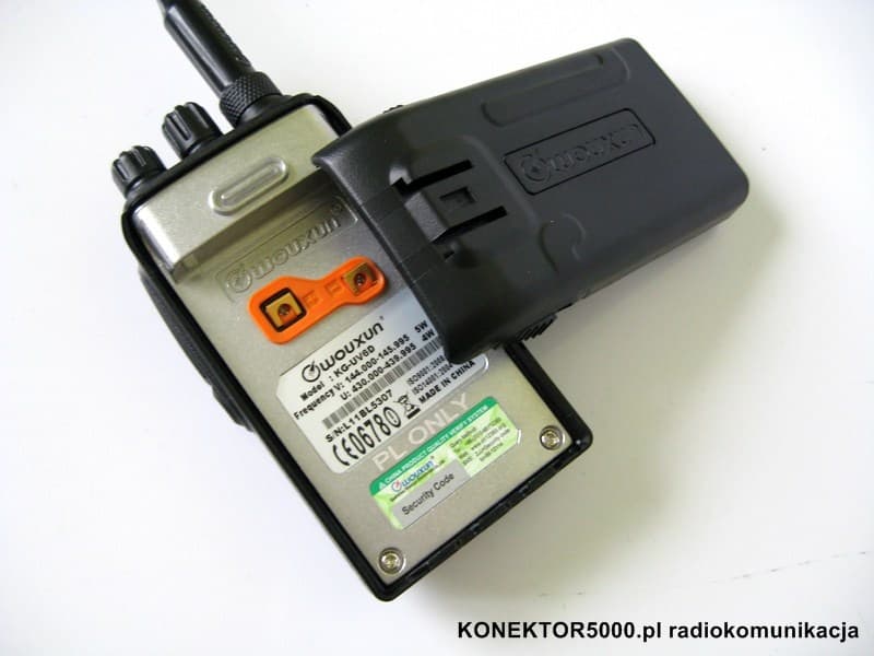 Pojemnik na baterie do radia Wouxun KG-UV1D KG-UV2D KG-UV6D (zasobnik 5xAA)