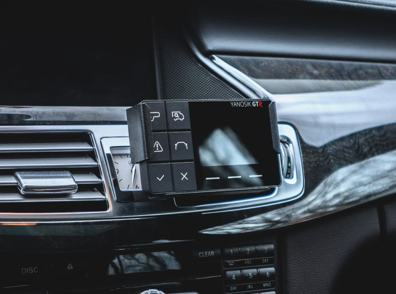 Holder magnetyczny + uchwyt do Yanosika GTR GT GTS (S-clusive) - specjalna metalowa ramka