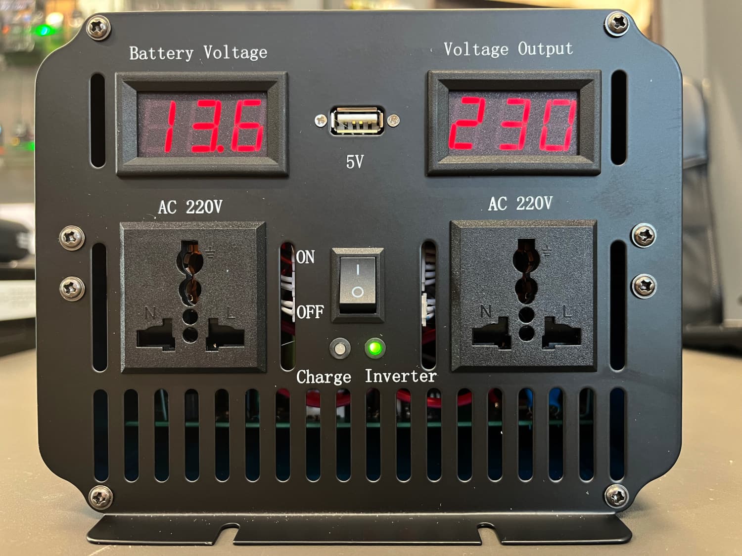 Zasilacz awaryjny UPS 3000W przetwornica 12V/230V CZYSTY SINUS - VoitaTech VT-1500U