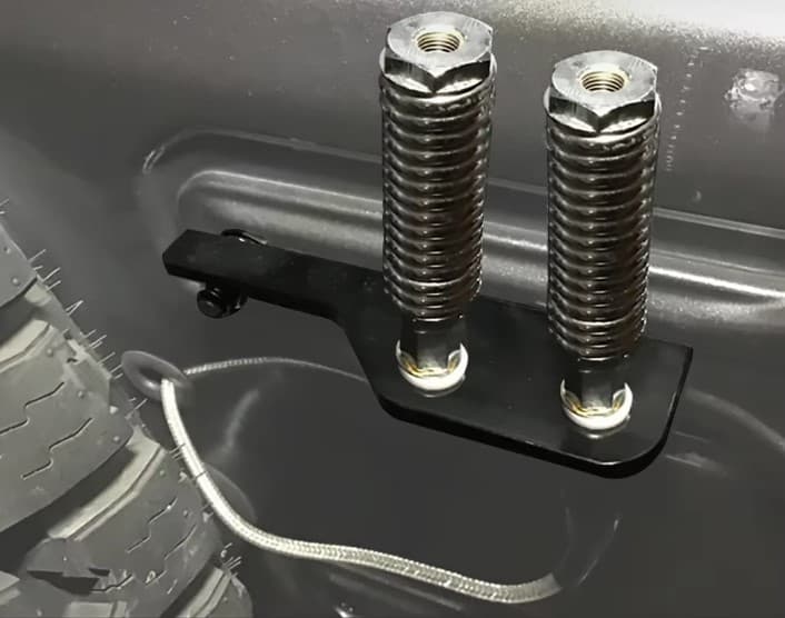 Uchwyt do anteny CB na klapę bagażnika do JEEP Wrangler JL, Unlimited 2018-2026 - uchwyt antenowy CB VHF UHF