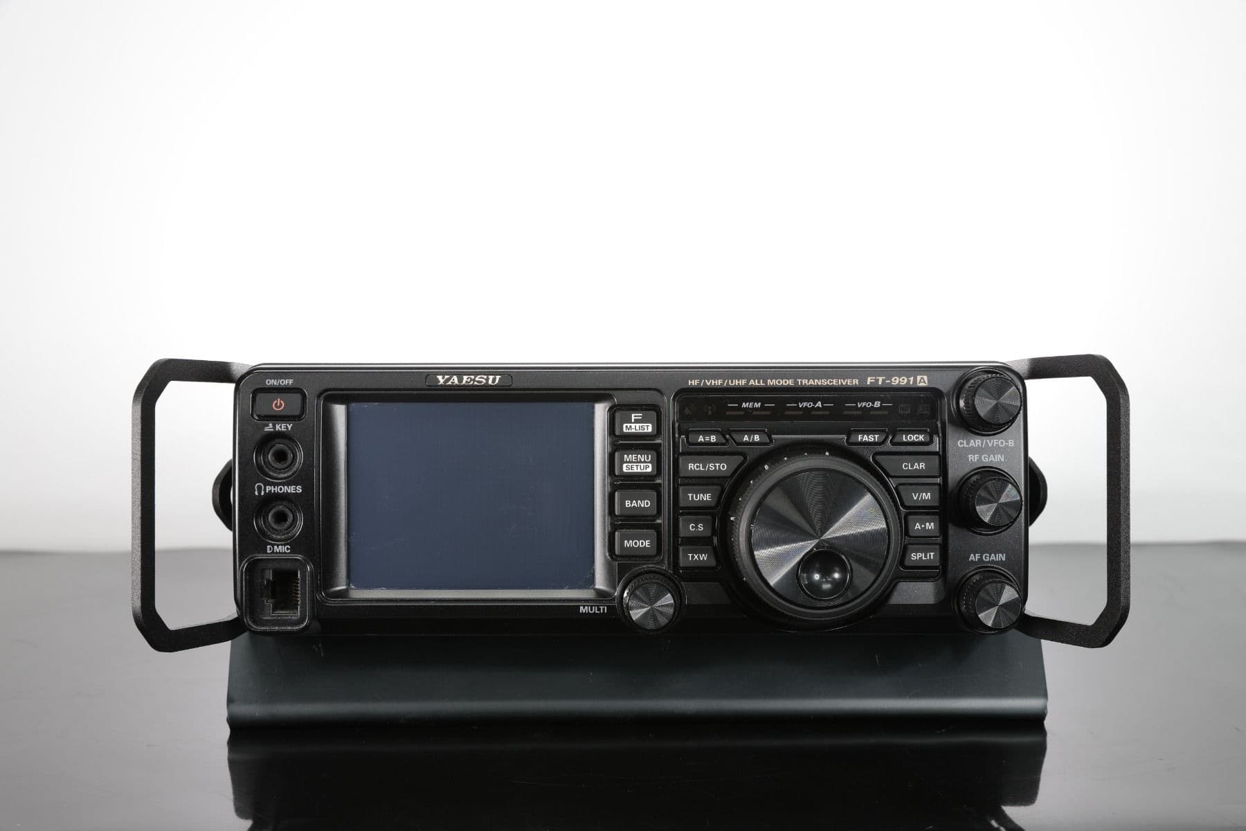 Dedykowane osłony boczne do radiostacji Yaesu FT-991 / Yaesu FT-991A - uchwyty aluminiowe