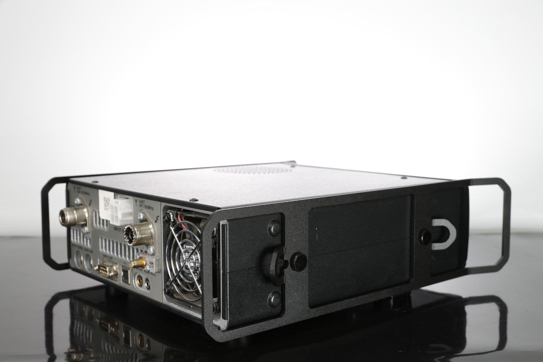 Dedykowane osłony boczne do radiostacji Yaesu FT-991 / Yaesu FT-991A - uchwyty aluminiowe