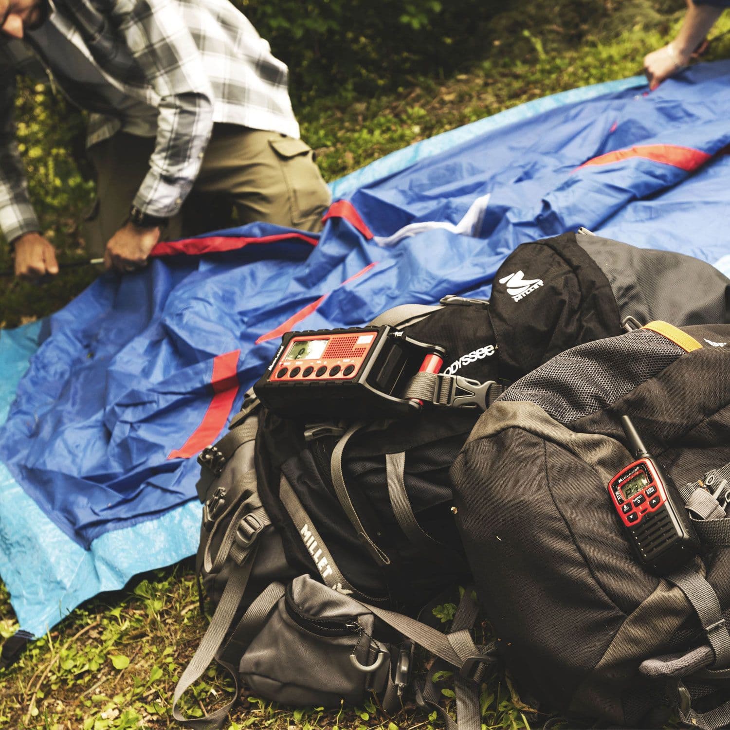 Midland EK35 zestaw awaryjny / ratunkowy: 2x krótkofalówka PMR XT30 + radio ER300 + koce ratunkowe 4 szt. (outdoor emergency kit)