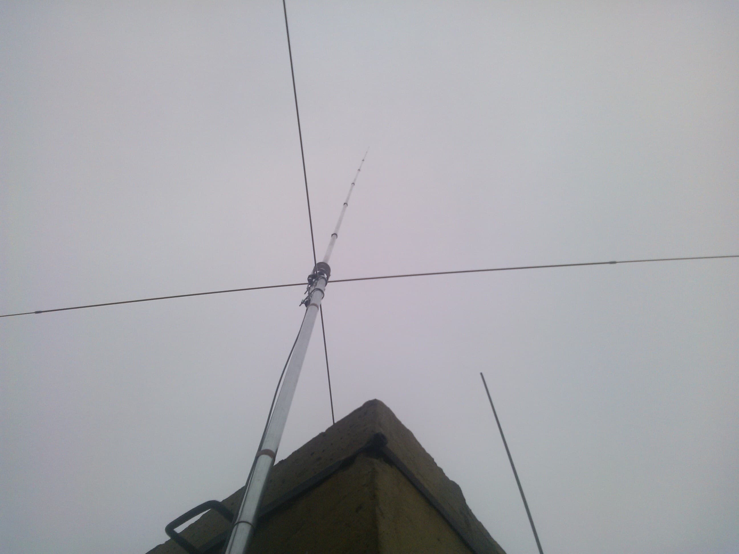 SIRIO New Tornado 27 (4 przeciwwagi) antena bazowa CB / 10m 5/8 fali (podobna do Lemm AT-92)