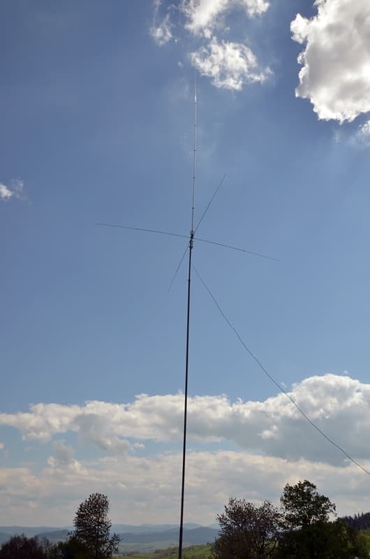 SIRIO New Tornado 27 (4 przeciwwagi) antena bazowa CB / 10m 5/8 fali (podobna do Lemm AT-92)