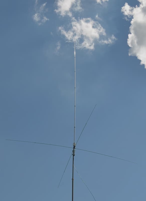 SIRIO New Tornado 27 (4 przeciwwagi) antena bazowa CB / 10m 5/8 fali (podobna do Lemm AT-92)