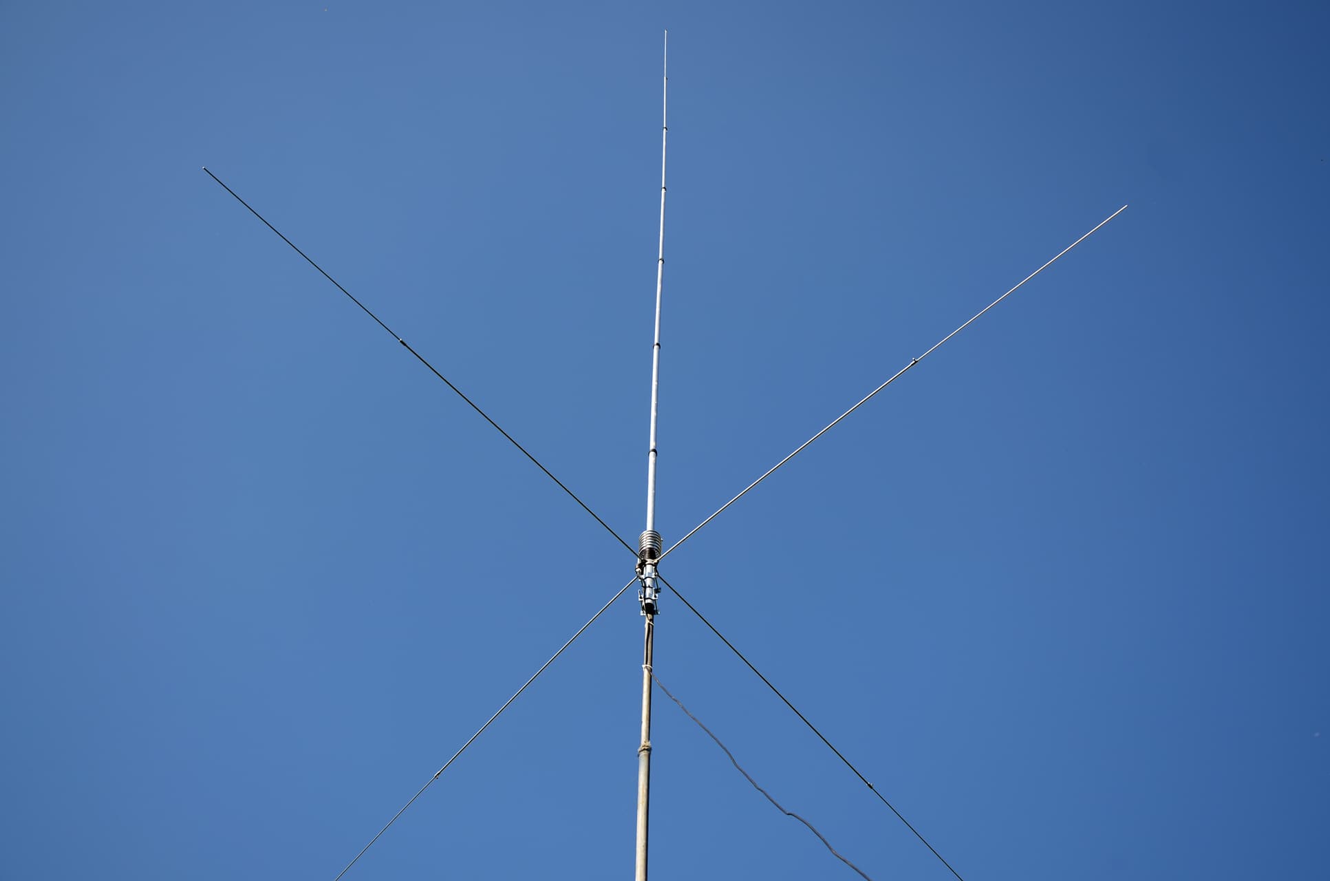 SIRIO New Tornado 27 (4 przeciwwagi) antena bazowa CB / 10m 5/8 fali (podobna do Lemm AT-92)