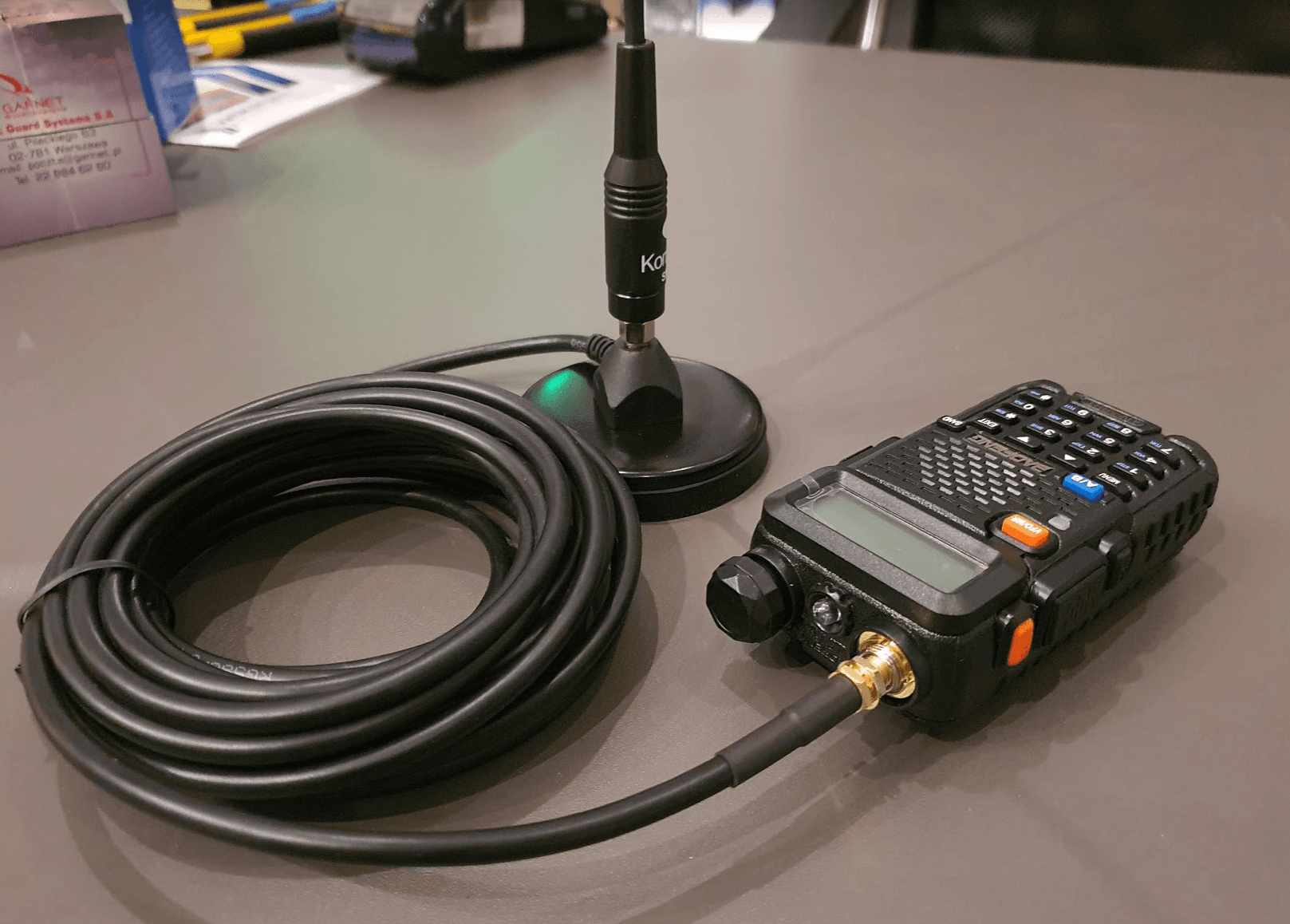 KOMUNICA BK-700 SMA-F mini podstawa magnetyczna 70mm - długi kabel 5m - np. do anten Baofeng UV-5R, UV-82, Yaesu FT-4XE, FT-65, AnyTone AT-D878UV