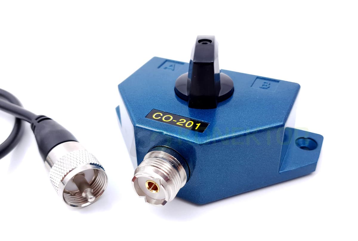 Przełącznik antenowy CO-201 podwójny złącza SO-239 (0-600MHz)