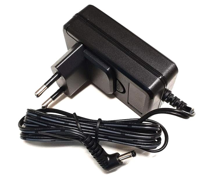 Yaesu SAD-24C ładowarka sieciowa ścienna np. do FT-3DE, FT-2DE, FT-817, FT-818, stacji CD-41