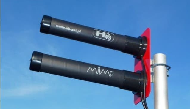Podwójna antena LTE H4G MIMO 2x15dBi kabel 2x10m SMA kierunkowa LTE 4G 3G GSM (1.8-2.2GHz)