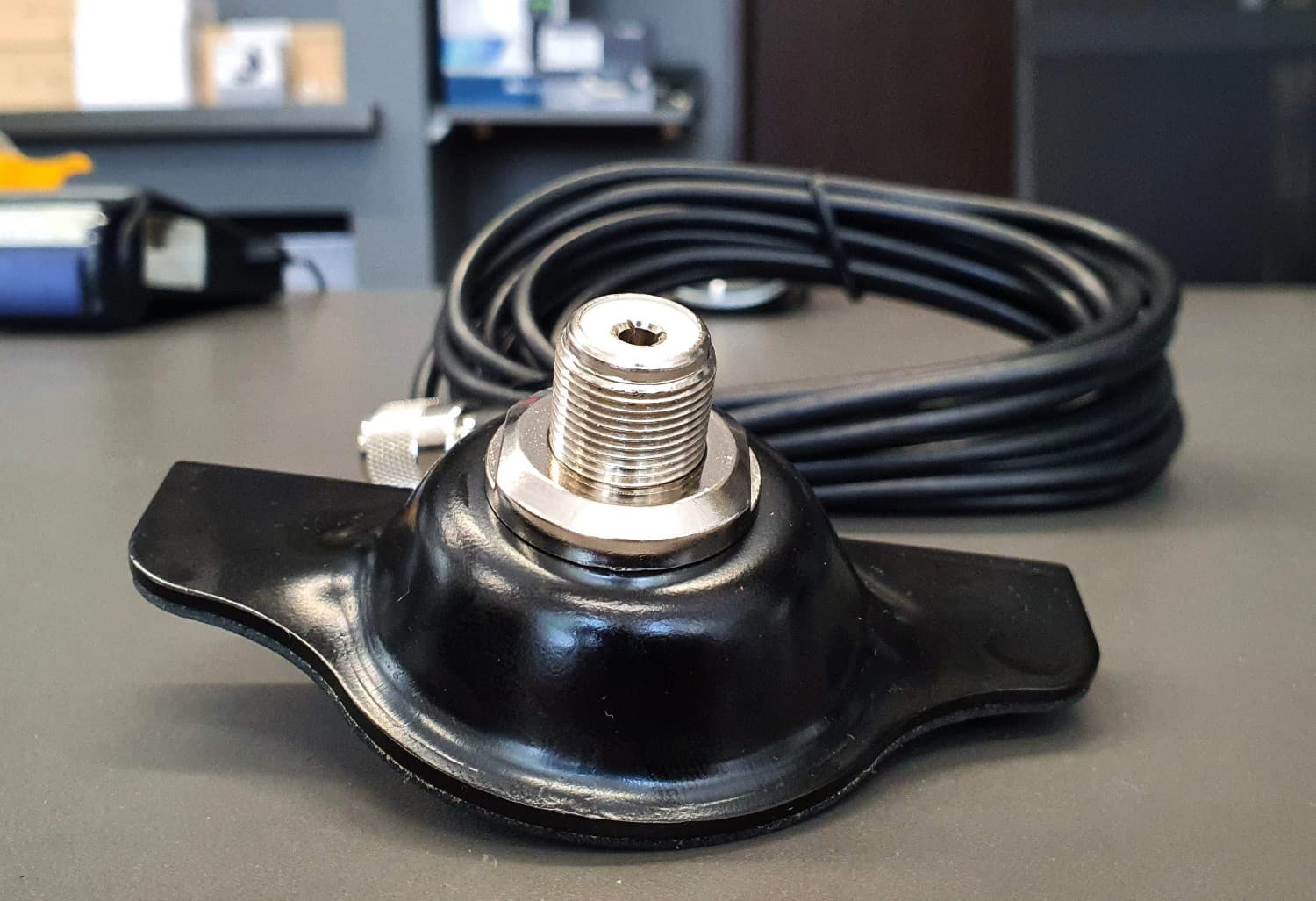 Jetfon BPC estetyczny uchwyt klapowy główka PL, kabel 4,20m, wtyk antenowy, osłona gniazda - do anten CB KF VHF UHF