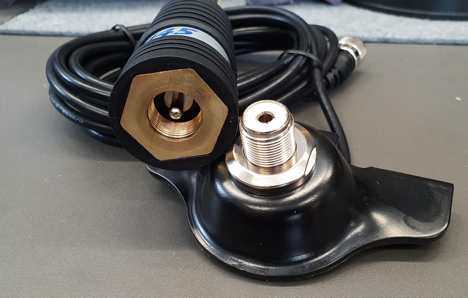 Jetfon BPC estetyczny uchwyt klapowy główka PL, kabel 4,20m, wtyk antenowy, osłona gniazda - do anten CB KF VHF UHF