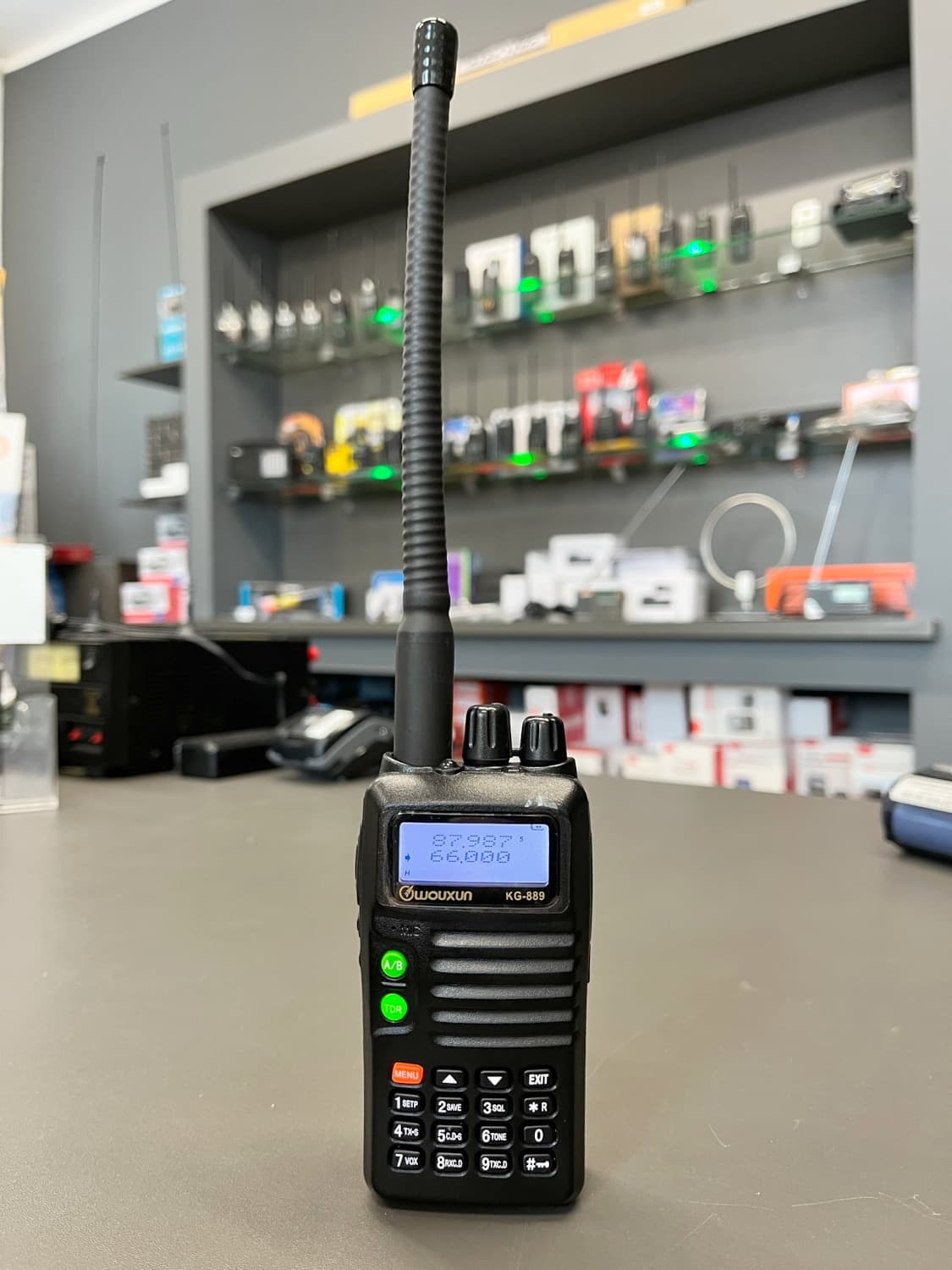 Wouxun KG-889 Export radiotelefon przenośny 5W VHF pasmo 4m 66-88MHz krótkofalówka