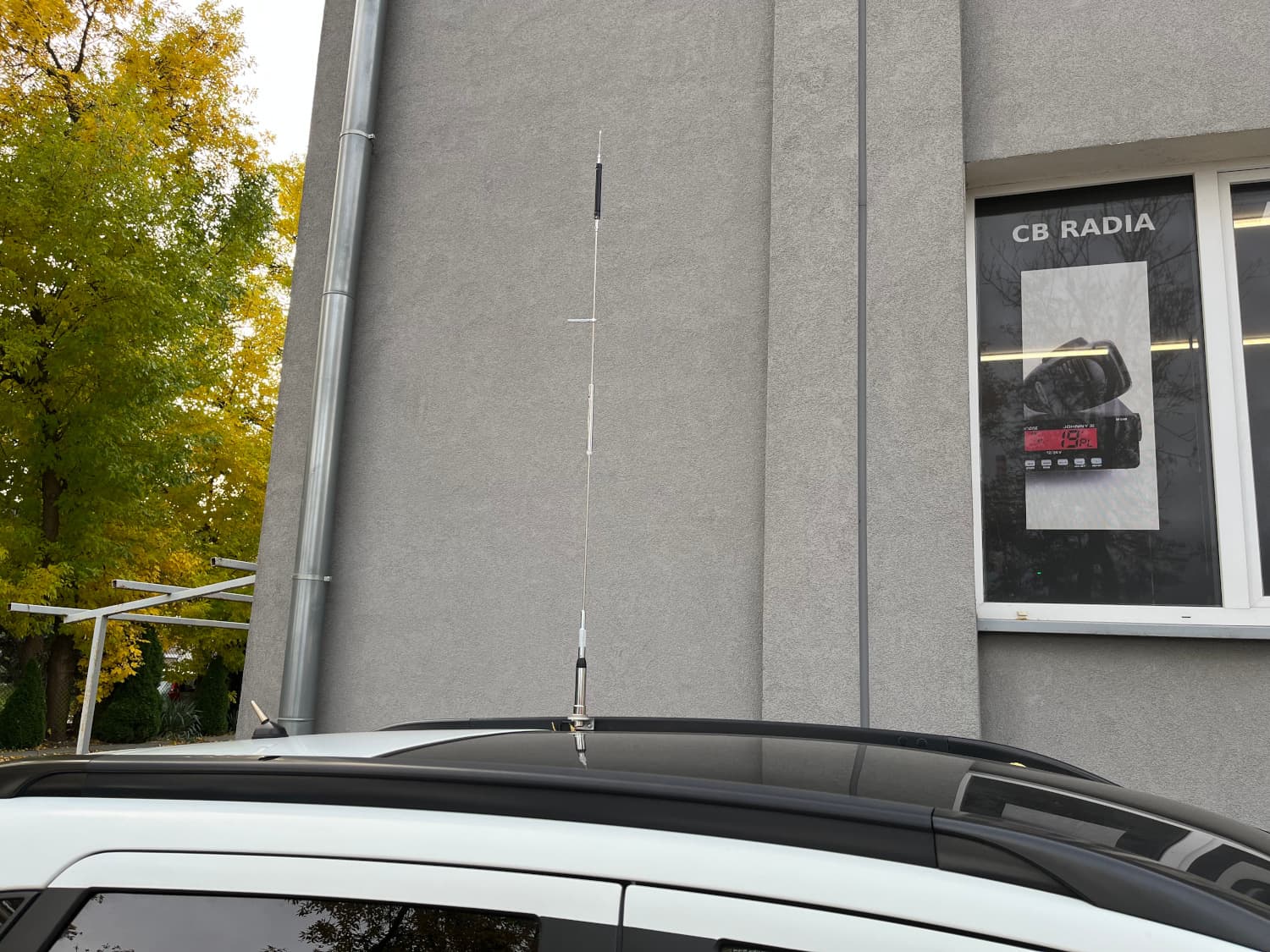 UVH-600 Antena KF VHF UHF wielopasmowa do auta, na balkon 7-30/50/144/430MHz + AIRBAND długość ok. 150-190cm złącze PL