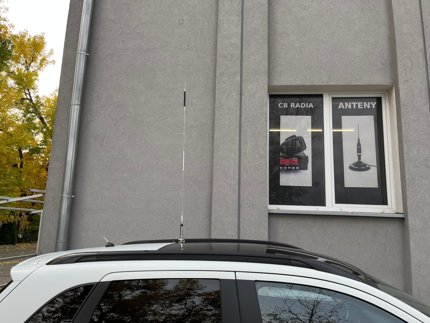 UVH-600 Antena KF VHF UHF wielopasmowa do auta, na balkon 7-30/50/144/430MHz + AIRBAND długość ok. 150-190cm złącze PL