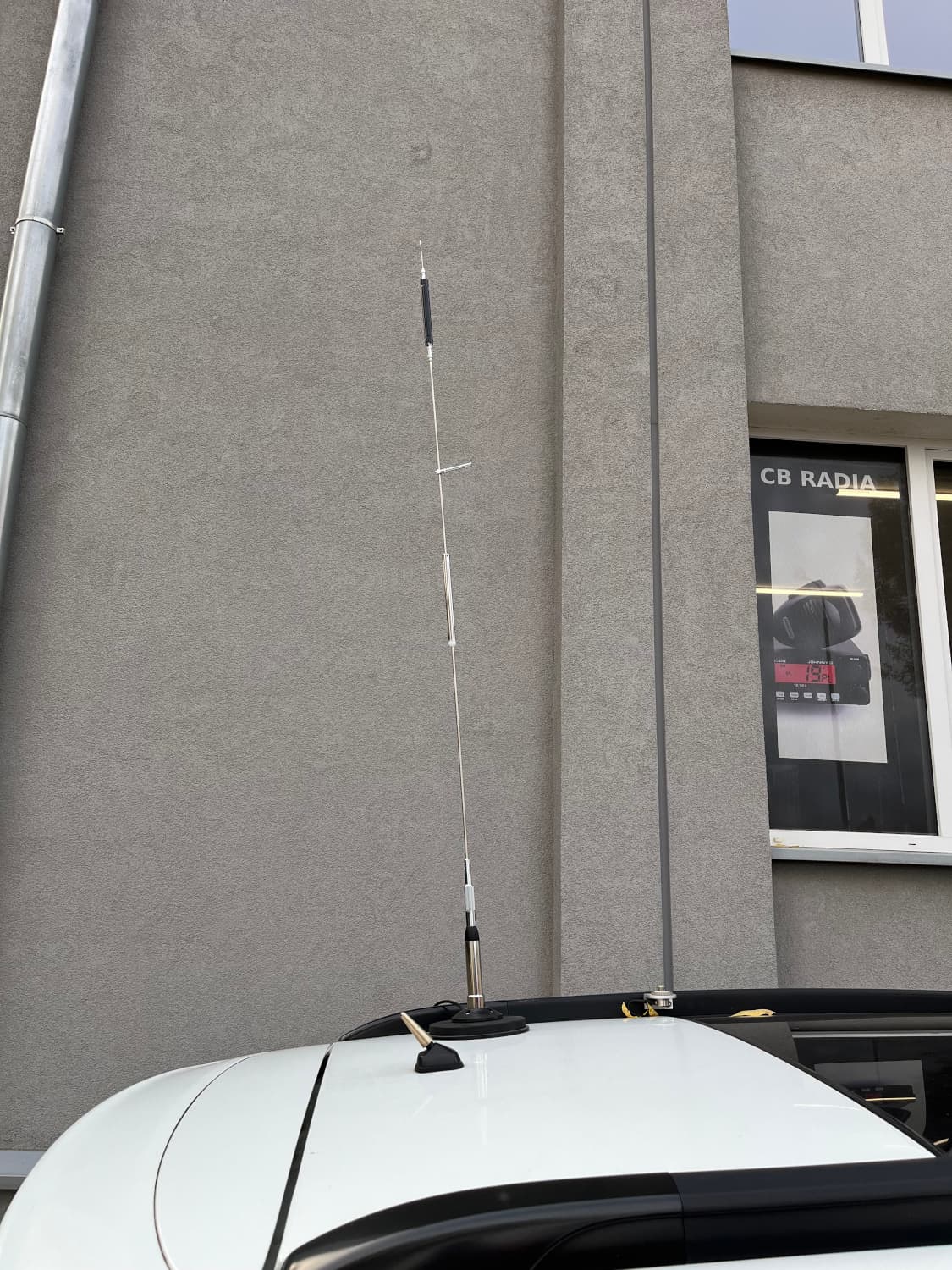 UVH-600 Antena KF VHF UHF wielopasmowa do auta, na balkon 7-30/50/144/430MHz + AIRBAND długość ok. 150-190cm złącze PL