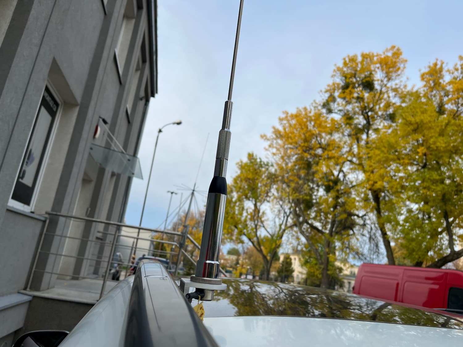 UVH-600 Antena KF VHF UHF wielopasmowa do auta, na balkon 7-30/50/144/430MHz + AIRBAND długość ok. 150-190cm złącze PL