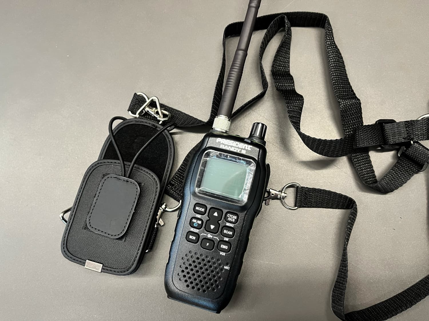 Jetfon FN-08L pokrowiec materiałowy + uprząż do krótkofalówek, skanerów, PMR, CB itp. (np. President Randy III, Jopix CB413)
