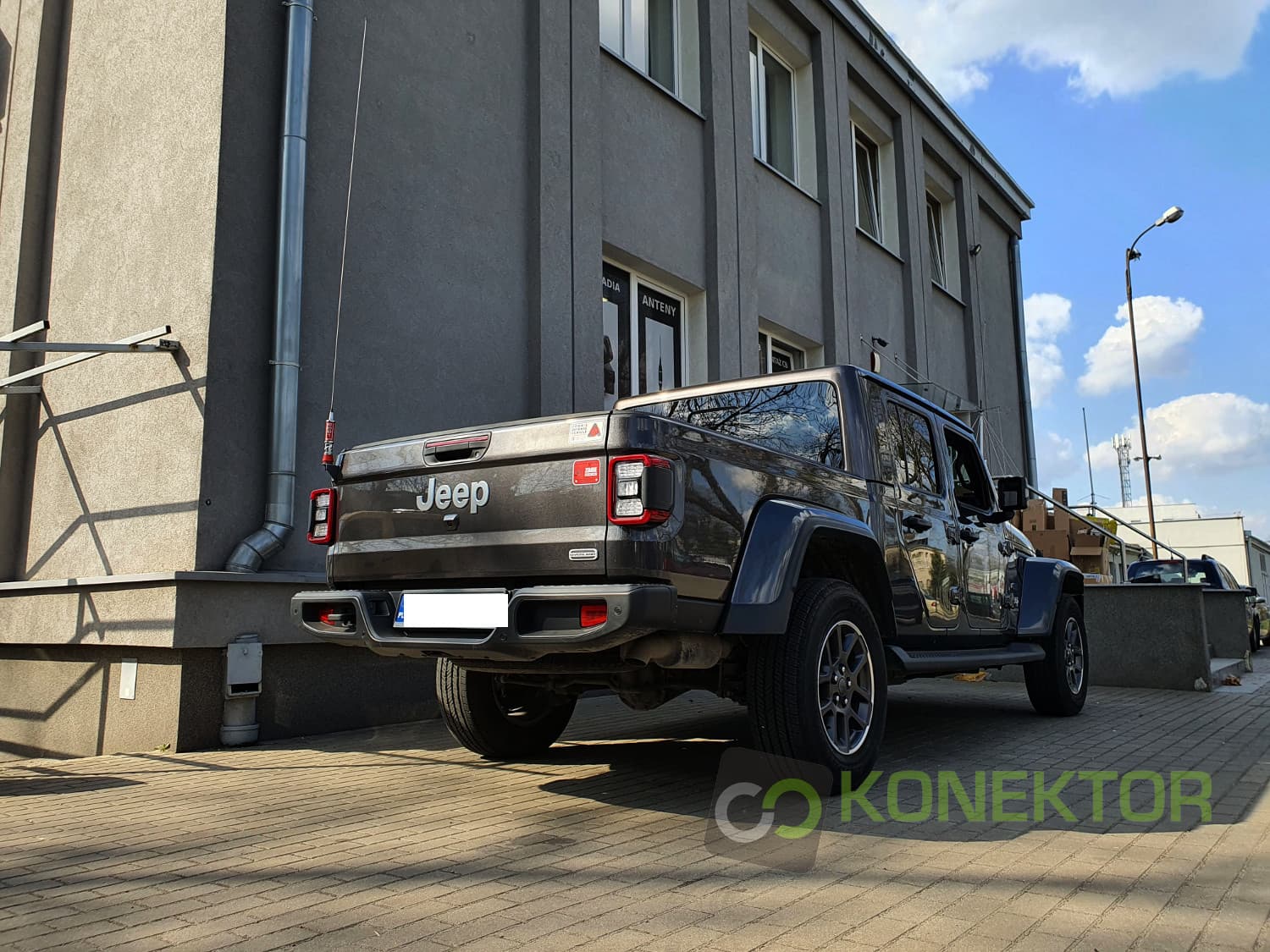 Uchwyt czarny do anteny CB do Toyota Land Cruiser 150, Lexus GX 470 (+ pickupy, offroad itp.)