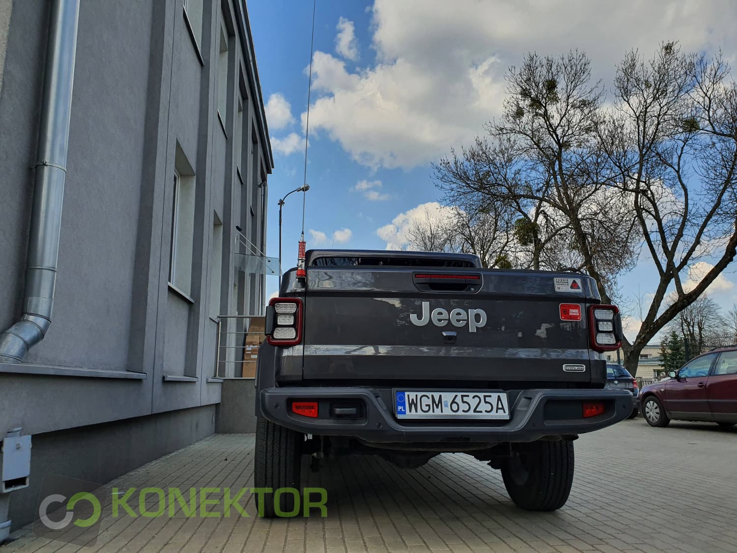 Uchwyt czarny do anteny CB do Toyota Land Cruiser 150, Lexus GX 470 (+ pickupy, offroad itp.)