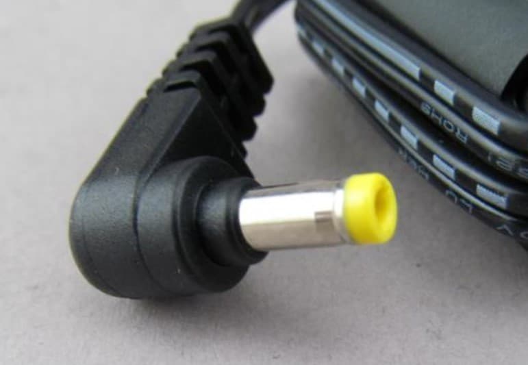 Yaesu SDD-13 ładowarka samochodowa 12V do radiostacji FT-5D, FT-3D, FT-2D, FT-70D, VX-6, FT-818, FT-817 adapter samochodowy (dawniej E-DC-5B)