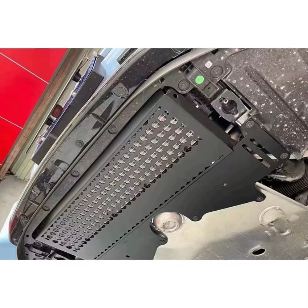 Aluminiowa osłona chłodnicy oleju do BMW M3 G80 / M3 Touring G81 / M4 G82 (plaster miodu)