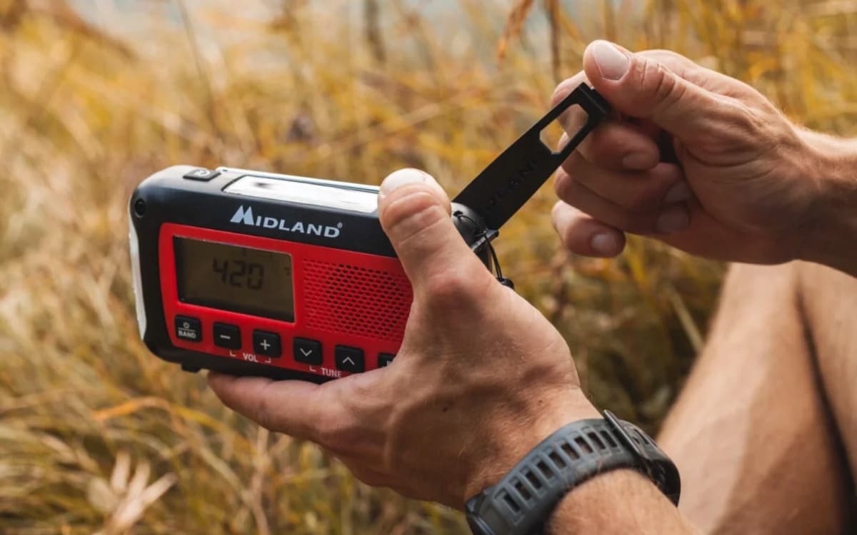 Midland ER100 przenośne radio awaryjne AM/FM z dynamem, latarką LED i powerbankiem - radio dla preppersa, survival