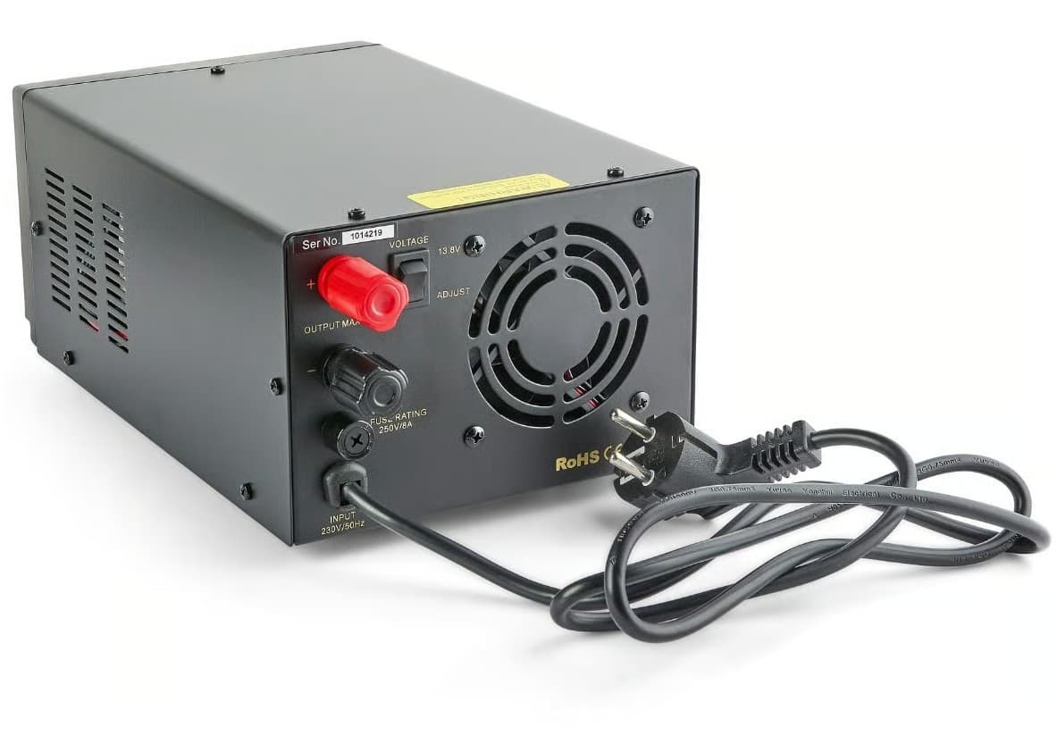 Moonraker SM-50IIE zasilacz impulsowy 9-15V 55A wskaźniki V/A, regulacja napięcia, solidna obudowa
