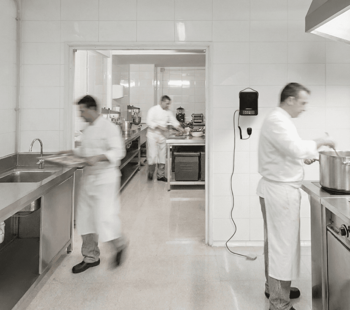 DYNASCAN CHEF-1 profesjonalna radiostacja PMR 446 z pedałem nożnym PTT - idealna do komunikacji w restauracji, gastronomii, logistyce oraz produkcji