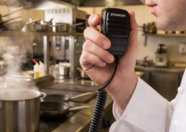 DYNASCAN CHEF-1 profesjonalna radiostacja PMR 446 z pedałem nożnym PTT - idealna do komunikacji w restauracji, gastronomii, logistyce oraz produkcji